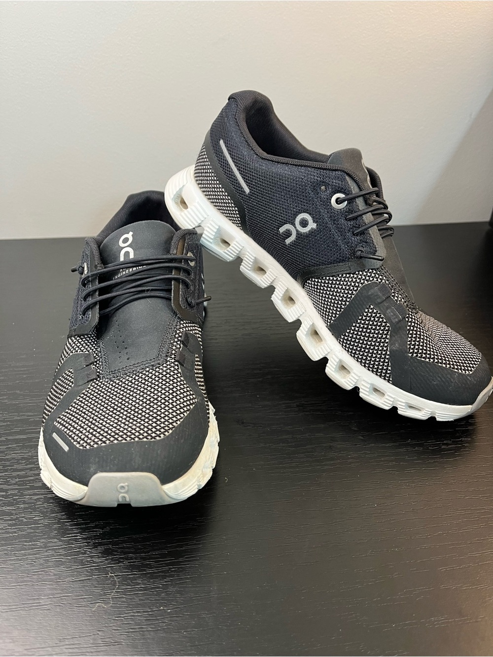 On Running Cloudflow Women’s Running Shoes - Black/White Sneakers 6.5